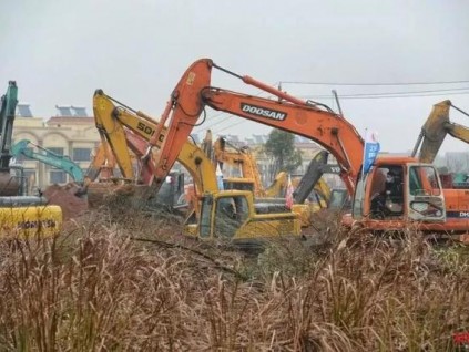 6天建成！武汉版“小汤山”开建，上百台机械同时开挖